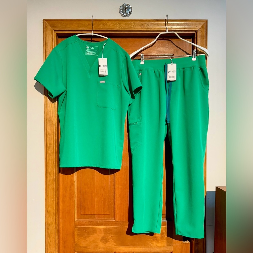 NWT FIGS Catarina Top & Yola Skinny Scrubs Set Limited Edition Evergreen 💚